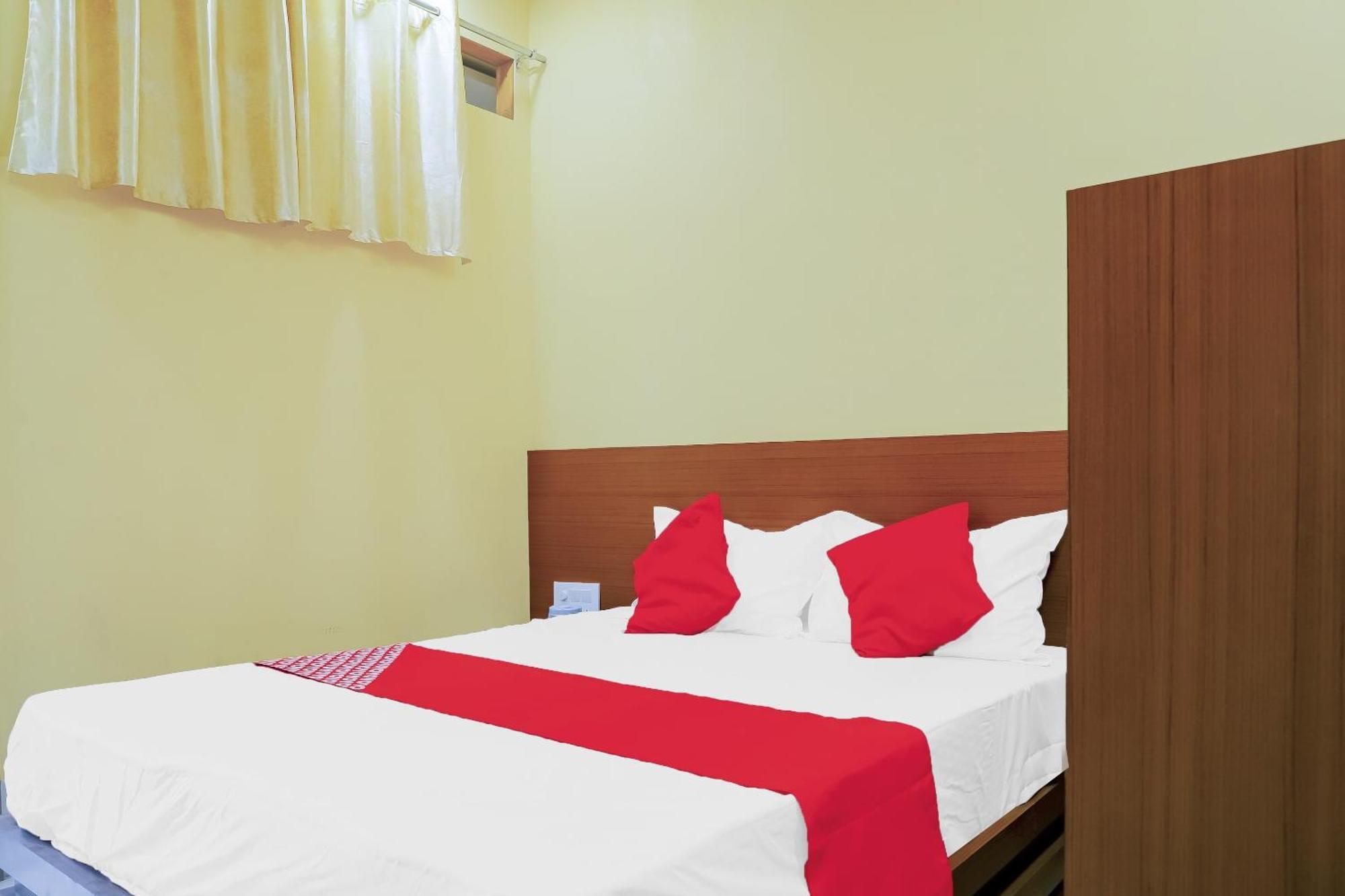 Oyo Hotel Shree Krishna Inn Rooms Surat Exterior photo